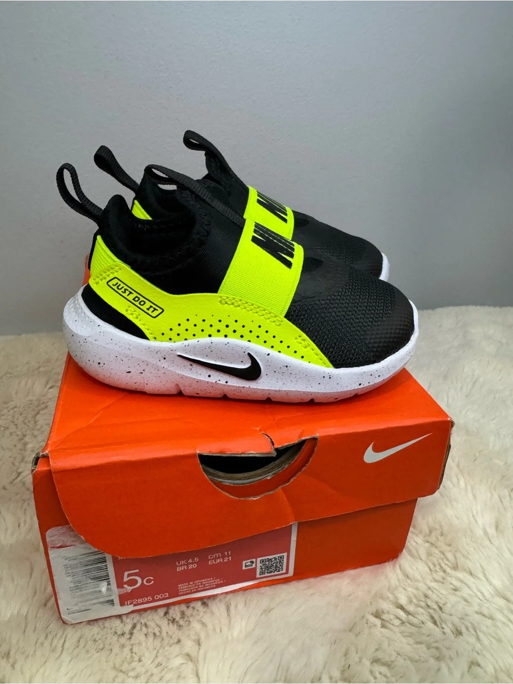 Nike slip kids